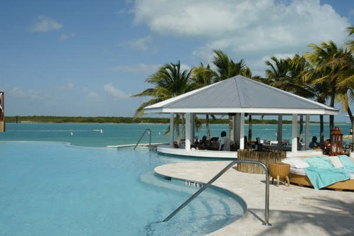 Pool and sunken bar.JPG © Ian & Andrea Treleaven